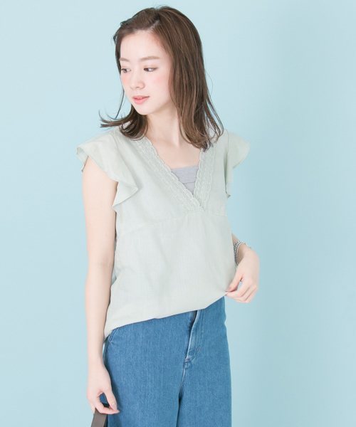 URBAN RESEARCH(アーバンリサーチ)の「UR Vネックレース付ラミーブラウス(シャツ/ブラウス・レディース・オフホワイト/ミント/サックスブルー・FREE)」の1枚目の写真