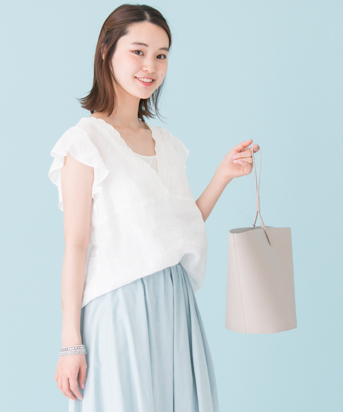 URBAN RESEARCH(アーバンリサーチ)の「UR Vネックレース付ラミーブラウス(シャツ/ブラウス・レディース・オフホワイト/ミント/サックスブルー・FREE)」の5枚目の写真