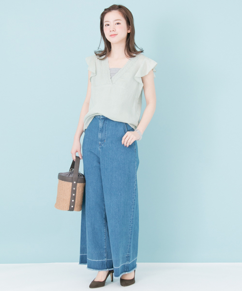 URBAN RESEARCH(アーバンリサーチ)の「UR Vネックレース付ラミーブラウス(シャツ/ブラウス・レディース・オフホワイト/ミント/サックスブルー・FREE)」の6枚目の写真