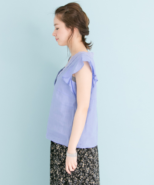 URBAN RESEARCH(アーバンリサーチ)の「UR Vネックレース付ラミーブラウス(シャツ/ブラウス・レディース・オフホワイト/ミント/サックスブルー・FREE)」の11枚目の写真