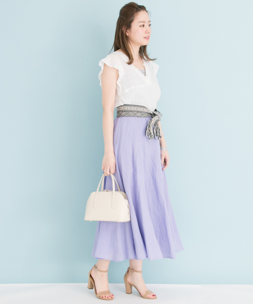 URBAN RESEARCH(アーバンリサーチ)の「UR Vネックレース付ラミーブラウス(シャツ/ブラウス・レディース・オフホワイト/ミント/サックスブルー・FREE)」の4枚目の写真