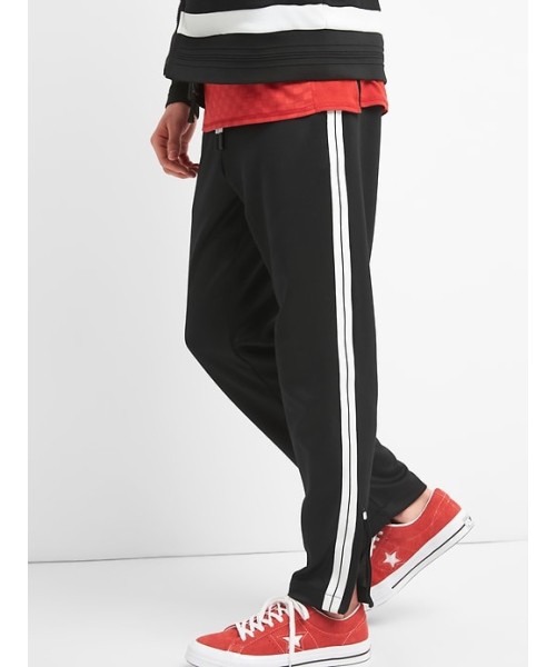 GAP(ギャップ)の「Gapfit | Ovadia+ トラックパンツ(その他パンツ・メンズ・ブラック・L/M/S/XL/XS)」の2枚目の写真