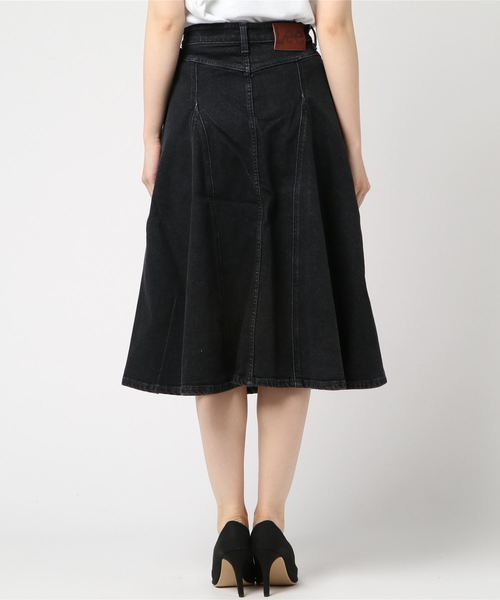 Lee（リー）の「【Lee】RE-MAKE FLARE SKIRT（デニムスカート・レディース・ブラック/ブルー・SMALL）」の4枚目の写真