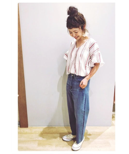 earth music&ecology（アースミュージックアンドエコロジー）の「・ストライプフレアスリーブVネックプルオーバー ●（シャツ/ブラウス・レディース・レッド/グリーン/ネイビー/ベージュ・FREE）」の4枚目の写真