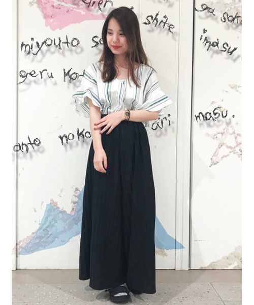 earth music&ecology（アースミュージックアンドエコロジー）の「・ストライプフレアスリーブVネックプルオーバー ●（シャツ/ブラウス・レディース・レッド/グリーン/ネイビー/ベージュ・FREE）」の2枚目の写真