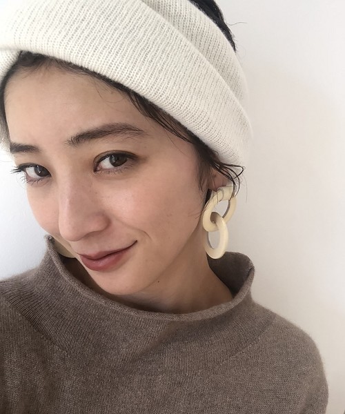 TODAYFUL(トゥデイフル)の「レザーリングピアス(ピアス(両耳用)・レディース・ブラック/ベージュ/キナリ・FREE)」の4枚目の写真