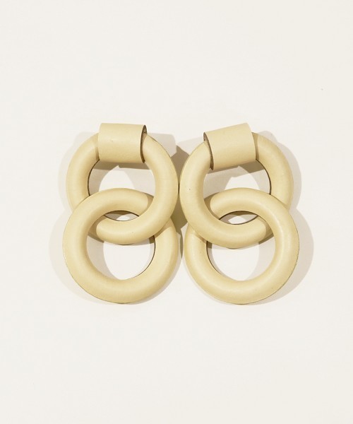 TODAYFUL(トゥデイフル)の「レザーリングピアス(ピアス(両耳用)・レディース・ブラック/ベージュ/キナリ・FREE)」の13枚目の写真