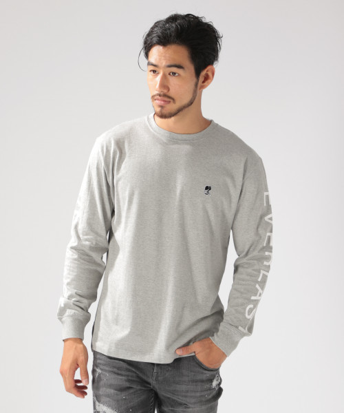 EVERLAST(スポーツ・ライフスタイル)（エバーラスト）の「【EVERLAST（エバーラスト)】別注　袖ロゴロングＴ（Tシャツ/カットソー・メンズ・ホワイト/ブラック/グレー・SMALL/MEDIUM/LARGE）」の9枚目の写真