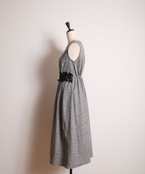 tocco closet(トッコ クローゼット)の「ウエストレース×グレンチェックマキシ丈ワンピース(ワンピース・レディース・ネイビー/レッド系その他・M)」の5枚目の写真