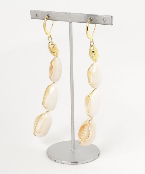 tone(トーン)の「【Lira jewelry】宝貝ピアス(ピアス(両耳用)・レディース・ゴールド・FREE)」の1枚目の写真