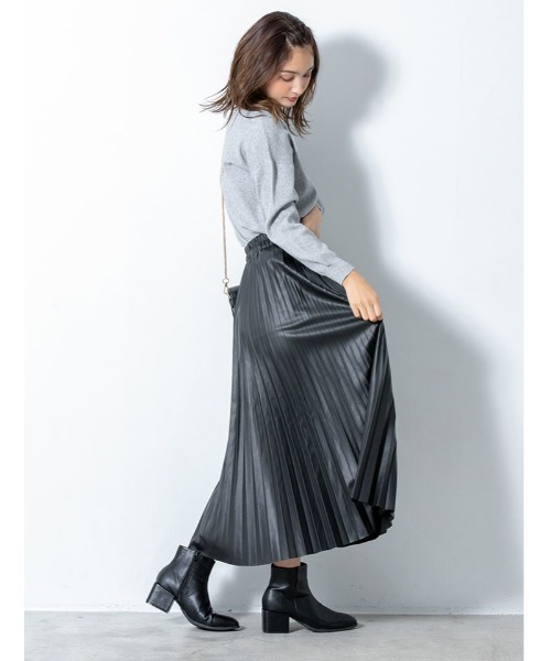 fifth（フィフス）の「シルキータッチVネックニット（ニット/セーター・レディース・ホワイト/ブラック/グレー/スモークピンク/ベージュ/ブルー・MEDIUM）」の16枚目の写真