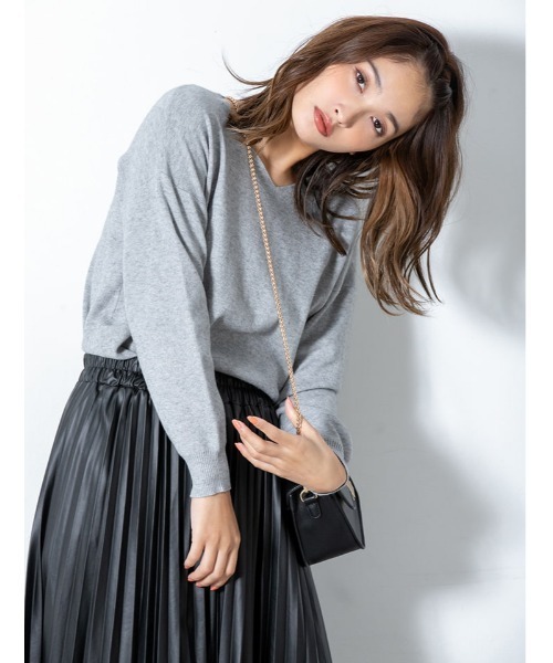 fifth（フィフス）の「シルキータッチVネックニット（ニット/セーター・レディース・ホワイト/ブラック/グレー/スモークピンク/ベージュ/ブルー・MEDIUM）」の18枚目の写真