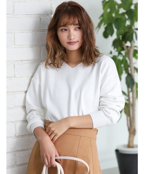 fifth（フィフス）の「シルキータッチVネックニット（ニット/セーター・レディース・ホワイト/ブラック/グレー/スモークピンク/ベージュ/ブルー・MEDIUM）」の12枚目の写真