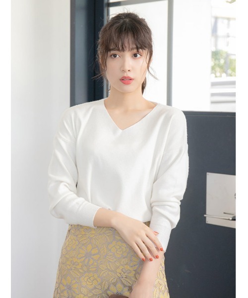 fifth（フィフス）の「シルキータッチVネックニット（ニット/セーター・レディース・ホワイト/ブラック/グレー/スモークピンク/ベージュ/ブルー・MEDIUM）」の14枚目の写真