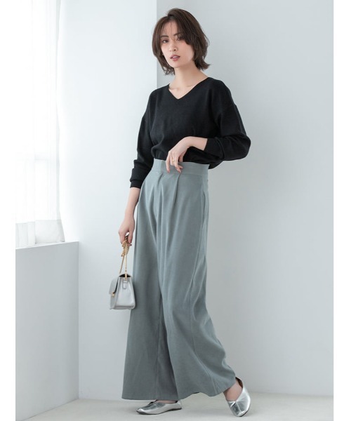 fifth（フィフス）の「シルキータッチVネックニット（ニット/セーター・レディース・ホワイト/ブラック/グレー/スモークピンク/ベージュ/ブルー・MEDIUM）」の20枚目の写真