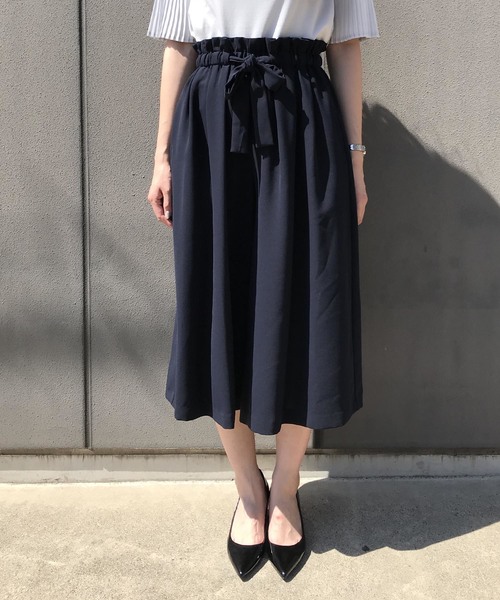 A/C DESIGN BY ALPHA CUBIC(エーシーデザインバイアルファキュービック)の「タックスカーチョ(その他パンツ・レディース・ブラック/ネイビー・64/61/67)」の1枚目の写真