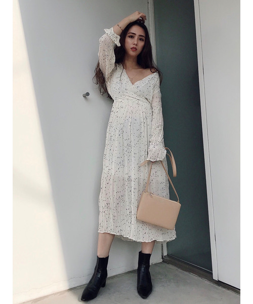 ACYM(アシーム)の「Vintage dot long ワンピース(ワンピース・レディース・ブラック/アイボリー・FREE)」の2枚目の写真