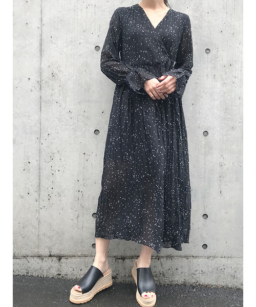 ACYM(アシーム)の「Vintage dot long ワンピース(ワンピース・レディース・ブラック/アイボリー・FREE)」の6枚目の写真