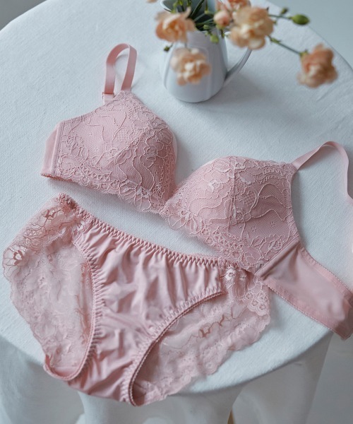 izumi BODY LABO（イズミボディラボ）の「【上下セット　ノンワイヤーで楽なのに丸みのあるキレイなバスト】丸胸レーシィノンワイヤーブラ&ショーツセット（ブラ&ショーツ・レディース・ブラック/カーキ/ピンク/アイボリー/ワイン/ブルー/モカ/ネイビー/パープル/ダークブラウン/チャコール/レンガ/ターコイズブルー/ローズ/スモークピンク/マスタード/ライトグレー/スミクロ/ホワイト系その他/インディゴブルー・LL/M/L/S）」の16枚目の写真