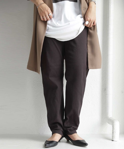 antiqua(アンティカ)の「カーブシルエットパンツ(デニムパンツ・レディース・チャコールグレー/ブラック/ベージュ/オフホワイト/グリーン系その他・S/M/L/XL/XS/XXL)」の1枚目の写真