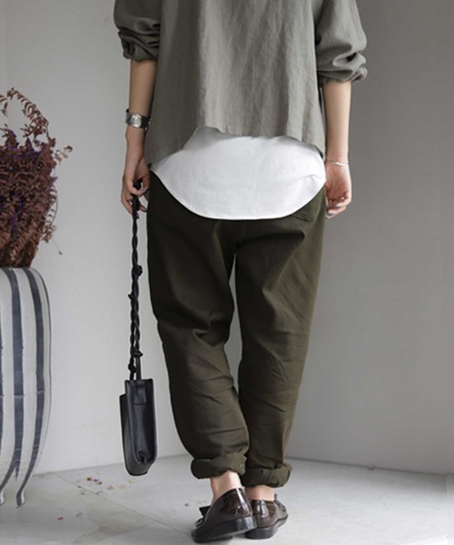 antiqua(アンティカ)の「カーブシルエットパンツ(デニムパンツ・レディース・チャコールグレー/ブラック/ベージュ/オフホワイト/グリーン系その他・S/M/L/XL/XS/XXL)」の8枚目の写真