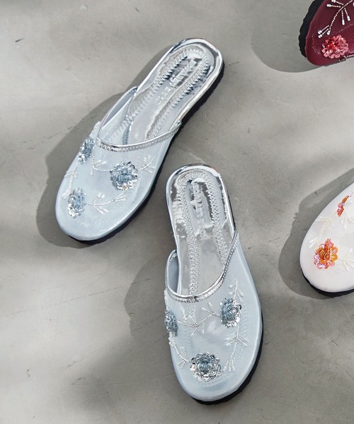 KOBE LETTUCE(コウベレタス)の「フラワーチュールフラットサンダル(サンダル・レディース・ブラック/シルバー/ゴールド/アイボリー/バーガンディー・S/M/L/LL)」の1枚目の写真