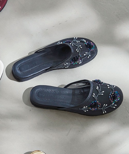 KOBE LETTUCE(コウベレタス)の「フラワーチュールフラットサンダル(サンダル・レディース・ブラック/シルバー/ゴールド/アイボリー/バーガンディー・S/M/L/LL)」の3枚目の写真