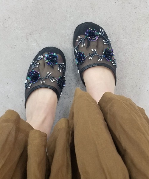 KOBE LETTUCE(コウベレタス)の「フラワーチュールフラットサンダル(サンダル・レディース・ブラック/シルバー/ゴールド/アイボリー/バーガンディー・S/M/L/LL)」の18枚目の写真