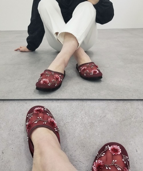 KOBE LETTUCE(コウベレタス)の「フラワーチュールフラットサンダル(サンダル・レディース・ブラック/シルバー/ゴールド/アイボリー/バーガンディー・S/M/L/LL)」の19枚目の写真