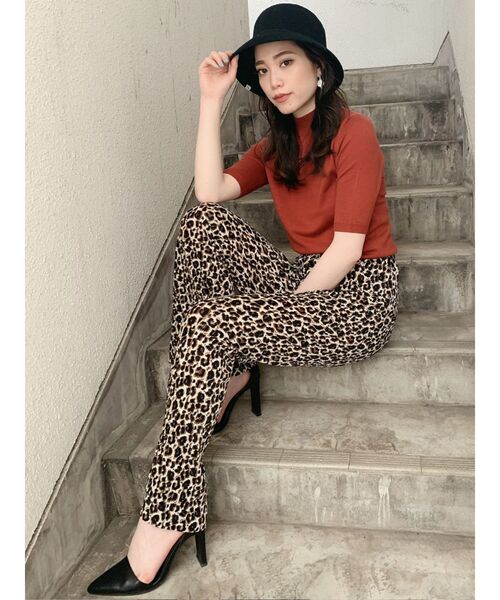 GYDA（ジェイダ）の「アンクルベルトセットバックヒールパンプス（パンプス・レディース・アイボリー/ブラック・SMALL/MEDIUM/LARGE）」の6枚目の写真