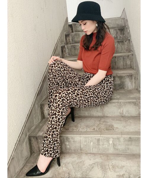 GYDA（ジェイダ）の「アンクルベルトセットバックヒールパンプス（パンプス・レディース・アイボリー/ブラック・SMALL/MEDIUM/LARGE）」の7枚目の写真