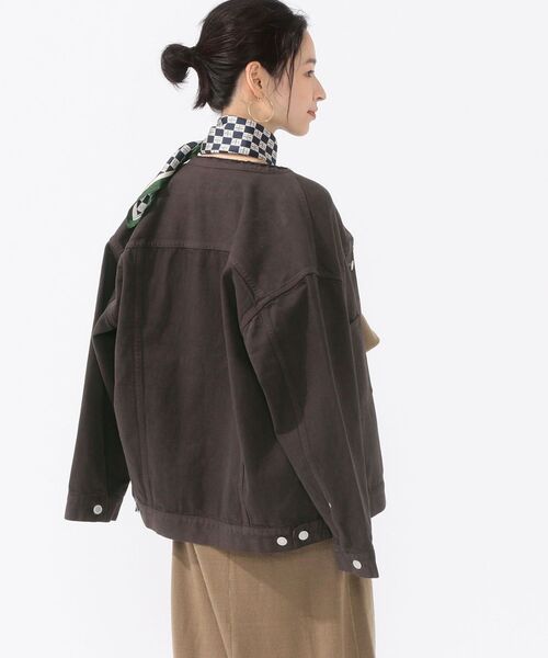 SHIPS（シップス）の「ガーメントダイGジャケット◇（デニムジャケット・レディース・ダークグレー/ナチュラル・38/36）」の13枚目の写真