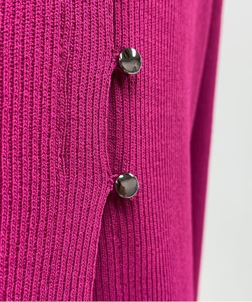 PICCIN（ピッチン）の「袖スリット後ボタンニット（ニット/セーター・レディース・ブラック/オフホワイト/ピンク/ブルー・M）」の7枚目の写真