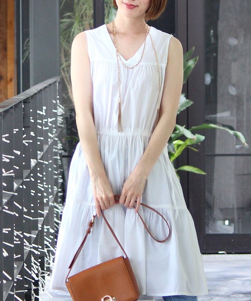 ElegChic(エレグシック)の「コットン ティアード ワンピース(ワンピース・レディース・ブラック/ベージュ/テラコッタ/オフホワイト・M/XL)」の2枚目の写真