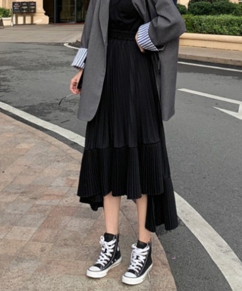 KOR(ケーオーアール)の「アシンメトリープリーツスカート(スカート・レディース・ホワイト/ブラック・S/M/L/XL)」の2枚目の写真