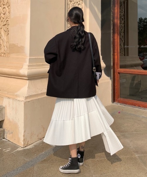 KOR(ケーオーアール)の「アシンメトリープリーツスカート(スカート・レディース・ホワイト/ブラック・S/M/L/XL)」の12枚目の写真