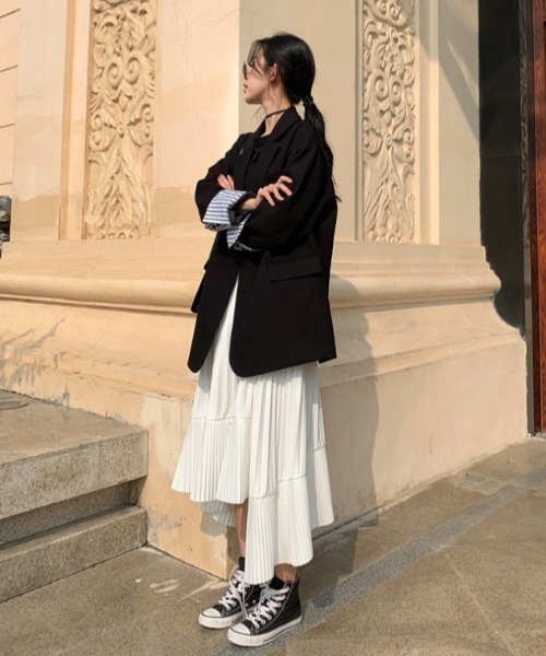 KOR(ケーオーアール)の「アシンメトリープリーツスカート(スカート・レディース・ホワイト/ブラック・S/M/L/XL)」の3枚目の写真