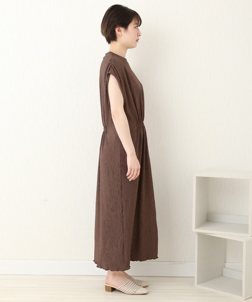 libelle more（リベル モア）の「楊柳プリーツスムース　プチハイネックワンピース（ワンピース・レディース・ブラック/ブラウン/グレイッシュベージュ/ライトカーキ・M/L）」の11枚目の写真