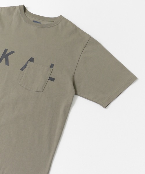 EKAL（エカル）の「EKAL　ロゴプリントポケットTシャツ（Tシャツ/カットソー・メンズ・グレー系その他/ベージュ/カーキ・MEDIUM/LARGE）」の6枚目の写真