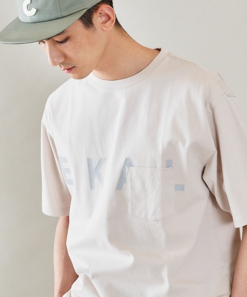 EKAL（エカル）の「EKAL　ロゴプリントポケットTシャツ（Tシャツ/カットソー・メンズ・グレー系その他/ベージュ/カーキ・MEDIUM/LARGE）」の5枚目の写真