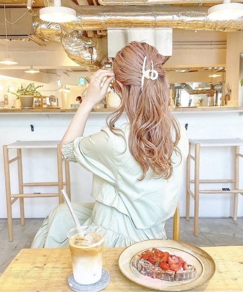 Mysa&Liina(ミーサリーナ)の「半袖ティアードワンピース(ワンピース・レディース・ベージュ/ネイビー/オフホワイト/イエロー/グリーン/ボルドー・M)」の17枚目の写真