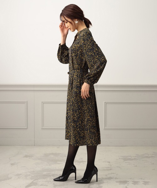 24SS✨極美品✨かぐれ モノトーンプリントワンピース 花 総柄 Aライン タグ付未使用品】かぐれ スモールフラワープリントワンピース