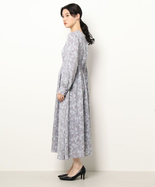 Te chichi TERRASSE（テチチテラス）の「【日比谷花壇コラボ】Vネック