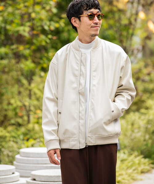 URBAN RESEARCH（アーバンリサーチ）の「ヴィーガンレザー MA-1（その他アウター・メンズ・ブラック/グレー/オフホワイト・MEDIUM/LARGE）」の2枚目の写真