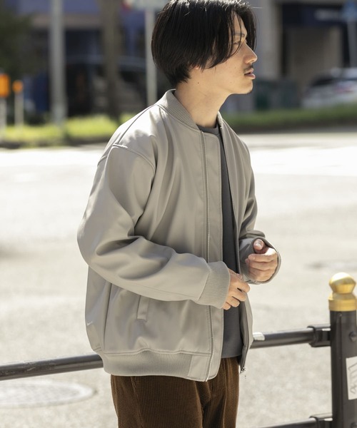 URBAN RESEARCH（アーバンリサーチ）の「ヴィーガンレザー MA-1（その他アウター・メンズ・ブラック/グレー/オフホワイト・MEDIUM/LARGE）」の10枚目の写真