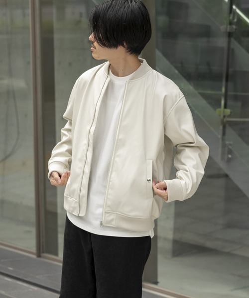 URBAN RESEARCH（アーバンリサーチ）の「ヴィーガンレザー MA-1（その他アウター・メンズ・ブラック/グレー/オフホワイト・MEDIUM/LARGE）」の16枚目の写真