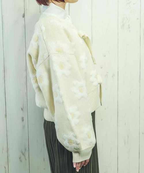 Hamble by Par Avion（ハンブルバイパラビオン）の「フラワーカーデ（カーディガン/ボレロ・レディース・アイボリー/ブラック・ONESIZE）」の5枚目の写真