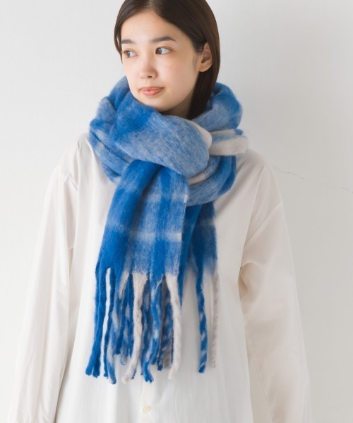 OMNES（オムネス）の「起毛ボリュームフリンジマフラー（マフラー・レディース・ブラック/ベージュ/ブラウン/カーキ/ブルー/アイボリー/ミント/モカ/ブラック系その他/ブラウン系その他/ピンクベージュ/パープル/ブルー系その他/イエロー/オレンジ系その他2/ブラウン系その他2/サックスブルー/ブルー系その他2/ブルー系その他3/オレンジ系その他・FREE）」の13枚目の写真