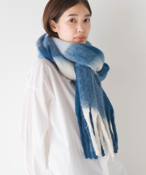 OMNES（オムネス）の「起毛ボリュームフリンジマフラー（マフラー・レディース・ブラック/ベージュ/ブラウン/カーキ/ブルー/アイボリー/ミント/モカ/ブラック系その他/ブラウン系その他/ピンクベージュ/パープル/ブルー系その他/イエロー/オレンジ系その他2/ブラウン系その他2/サックスブルー/ブルー系その他2/ブルー系その他3/オレンジ系その他・FREE）」の11枚目の写真