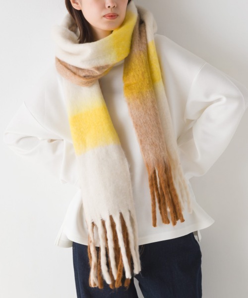 OMNES（オムネス）の「起毛ボリュームフリンジマフラー（マフラー・レディース・ブラック/ベージュ/ブラウン/カーキ/ブルー/アイボリー/ミント/モカ/ブラック系その他/ブラウン系その他/ピンクベージュ/パープル/ブルー系その他/イエロー/オレンジ系その他2/ブラウン系その他2/サックスブルー/ブルー系その他2/ブルー系その他3/オレンジ系その他・FREE）」の17枚目の写真